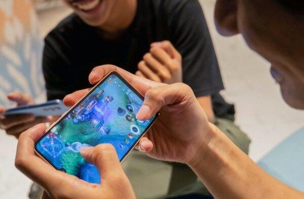 Game Multiplayer Online Seru di HP Game Multiplayer Online Seru di HP